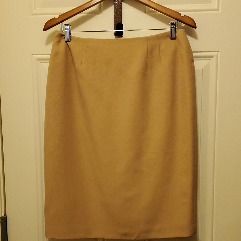 Ellen Tracy Classic Tan Pencil Skirt